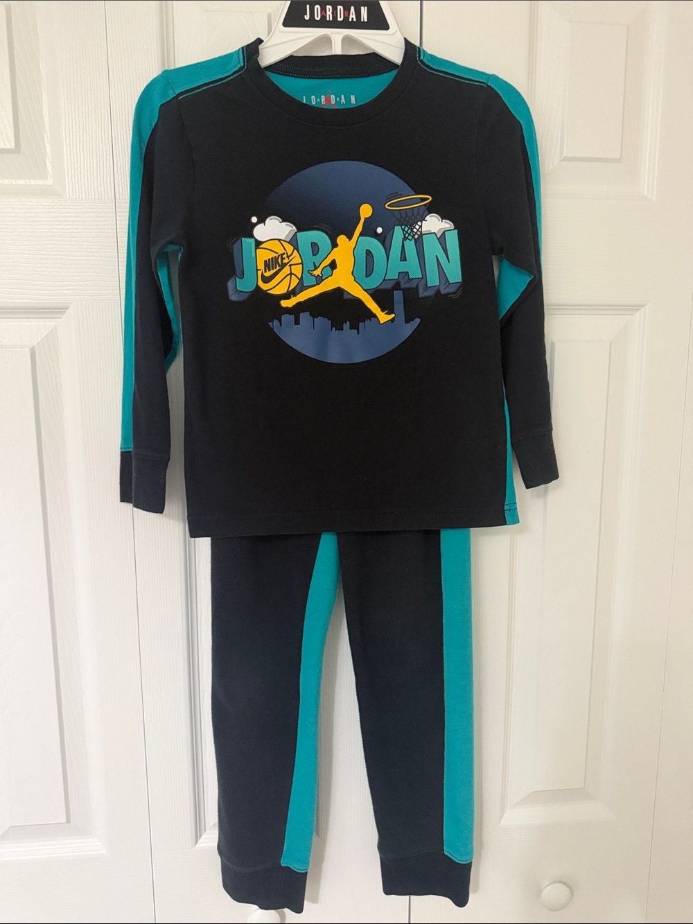 Jordan 2 piece set: shirt, pants